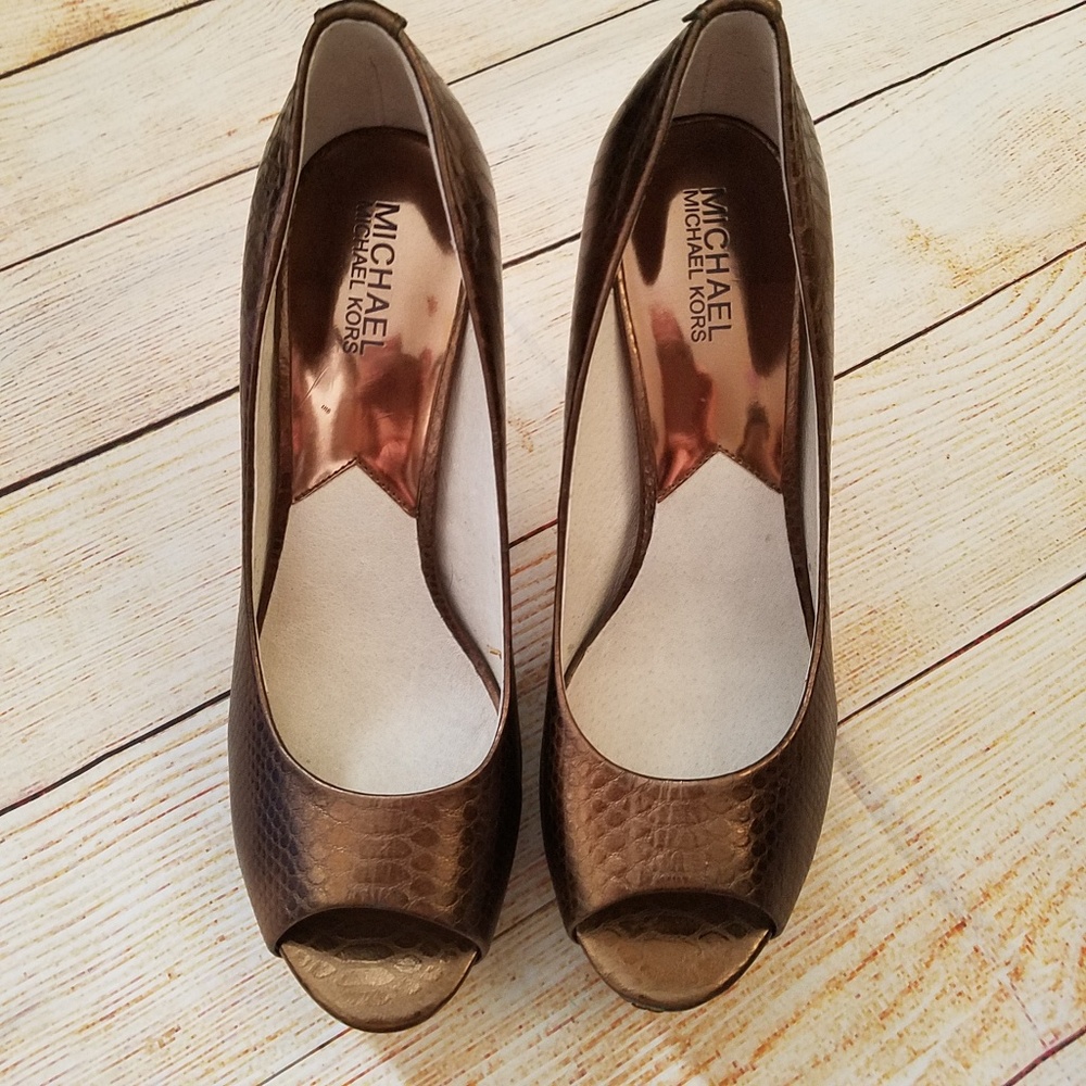 Michael Kors platform pumps. Size 10M